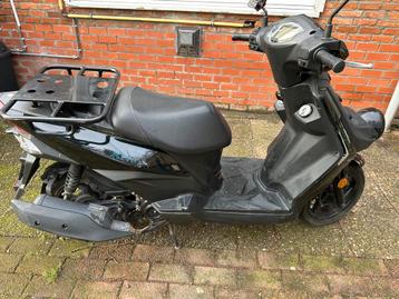 Te koop: m’n brommer– bouwjaar 2023 B k, Fietsen en Brommers, Scooters | SYM, Ophalen, Zo goed als nieuw