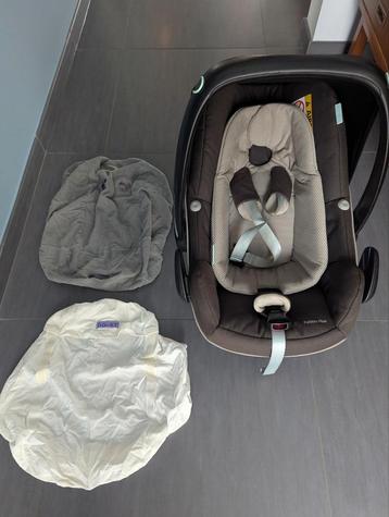 Maxi-Cosi pebble plus met verkleinkussen, hoes en dooky beschikbaar voor biedingen