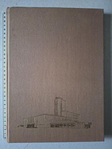 Kunstboek "Kunstpatrimonium Huis van Deurne" uit 1983 beschikbaar voor biedingen