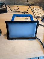 Lampe avec prise et usb pour chantier tres bon etat, Bricolage & Construction, Éclairage de chantier, Enlèvement, Comme neuf, Lampe