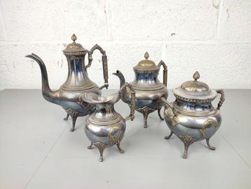 Antiek verzilverd koffie en thee servies beschikbaar voor biedingen