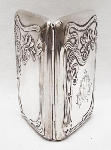 Art Nouveau Sigarettendoos Zilver. beschikbaar voor biedingen