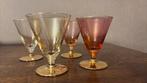 4 petits verres colorés sur pieds- anciens, Ophalen