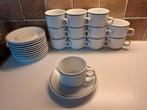 12 kopjes en schoteltjes met kaki groen boordje, Ophalen of Verzenden, Zo goed als nieuw, Kop(pen) en/of Schotel(s)