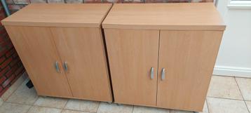 2 identieke kasten 78 x 88 x 39 cm beschikbaar voor biedingen
