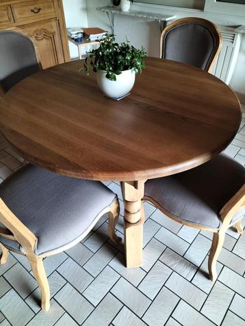 Tafel met 4 stoelen  beschikbaar voor biedingen