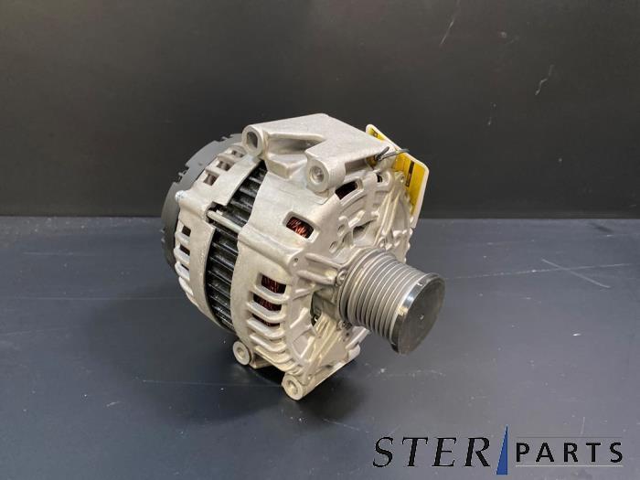 Dynamo d'un Mercedes S-Klasse, Autos : Pièces & Accessoires, Moteurs & Accessoires, Mercedes-Benz, Neuf, 3 mois de garantie, Enlèvement ou Envoi