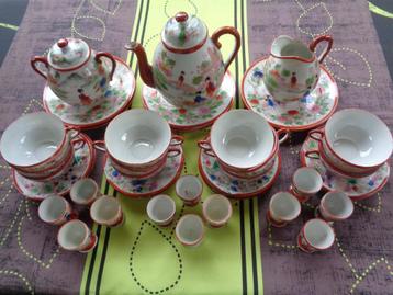 Kompleet en onbeschadigd chinees koffie/theeservies beschikbaar voor biedingen