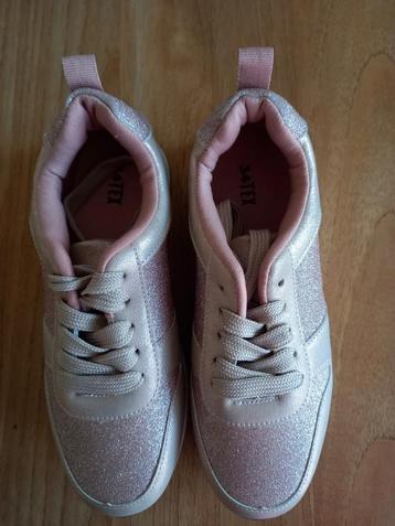 Sneaker 34 NIEUW  beschikbaar voor biedingen