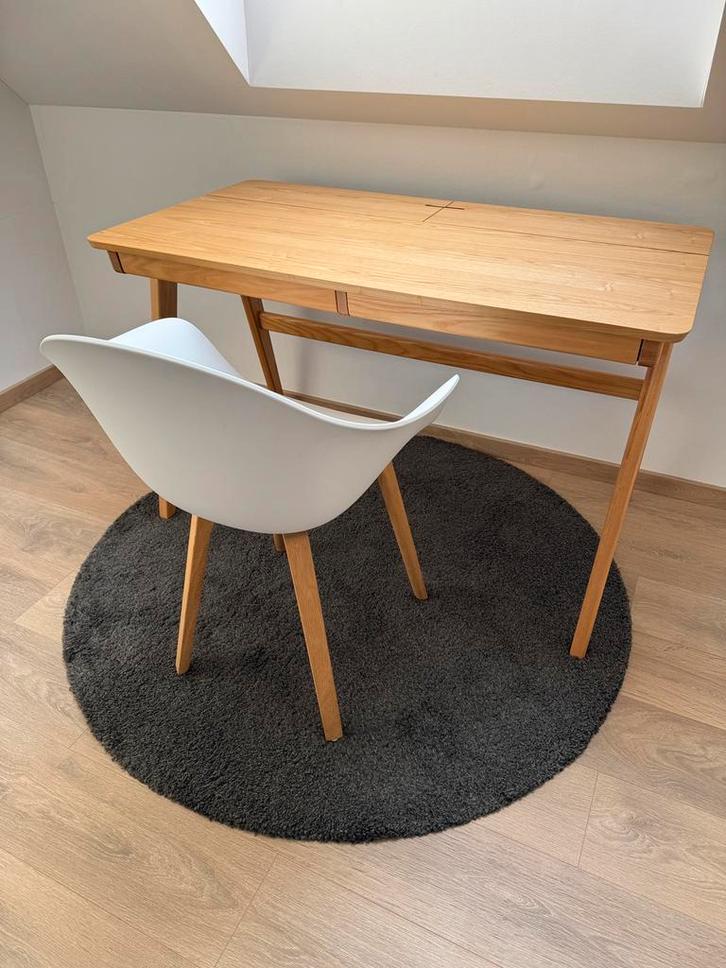 Mooie massief houten bureau + witte kuipstoel zeer goede st, Huis en Inrichting, Bureaus, Zo goed als nieuw, Bureau, Ophalen