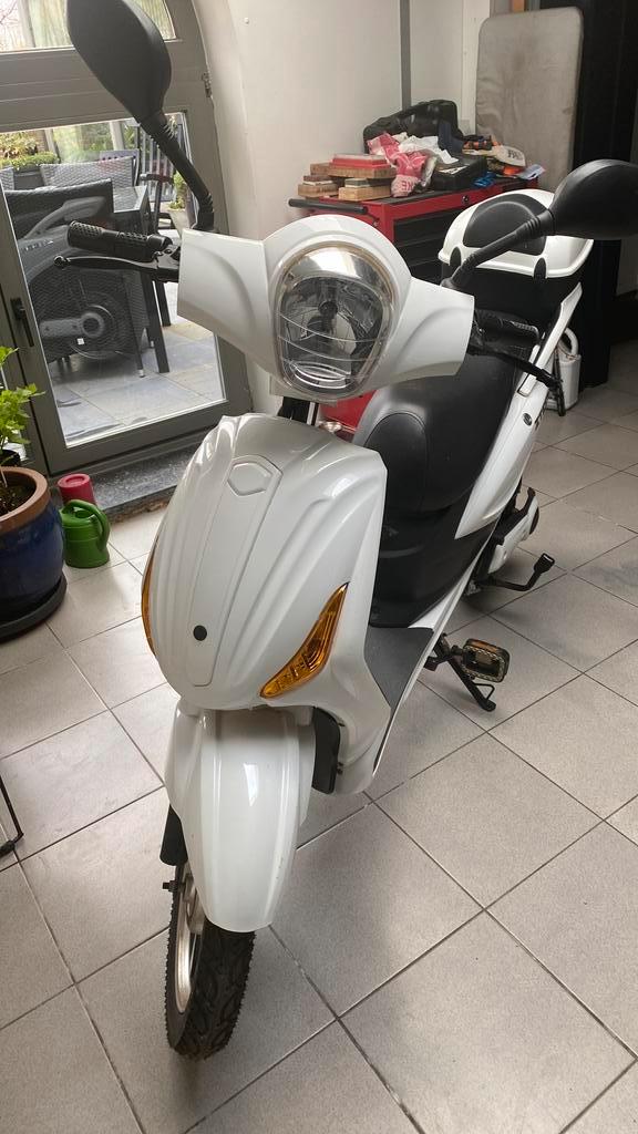 Electrische fiets-scooter :model Vespa merk Z-Tech, Vélos & Vélomoteurs, Vélomoteurs & Scooters bridés, Comme neuf, Vespa, Enlèvement