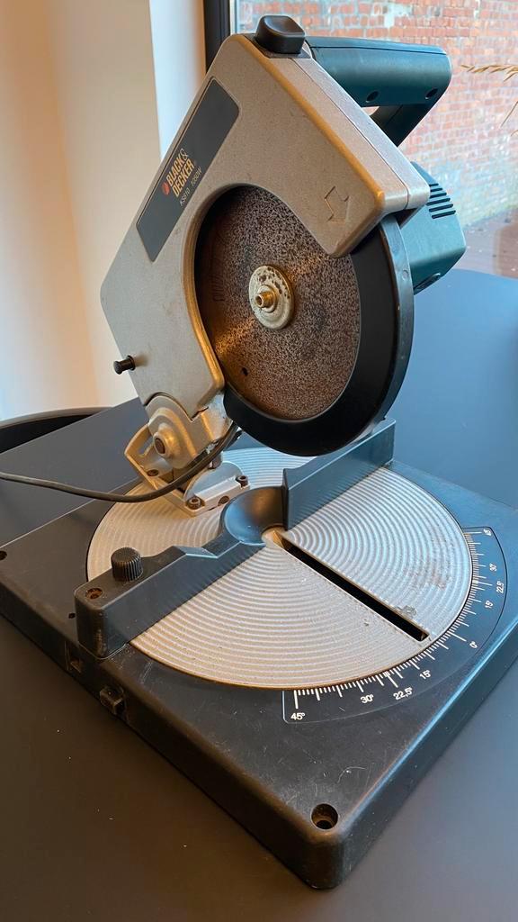 Degelijke Black & Decker KS810 afkort- en verstekzaag., Bricolage & Construction, Outillage | Scies mécaniques, Comme neuf, Enlèvement