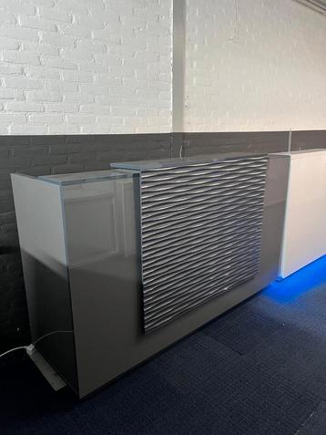 MOOI NIEUWE RECEPTIE TOONBANK HOOGHLANS  beschikbaar voor biedingen