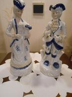 2 beelden in wit met delfsblauwe afwerking, Antiquités & Art, Curiosités & Brocante, Enlèvement ou Envoi