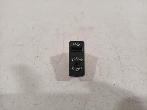 AUX POORT MET USB BMW X4 (F26) (01-2014/03-2018) (926660703), Auto-onderdelen, Overige Auto-onderdelen, BMW, Gebruikt