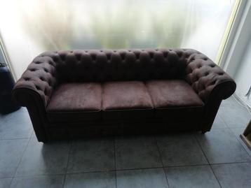 Chesterfield zetel in nubuck beschikbaar voor biedingen