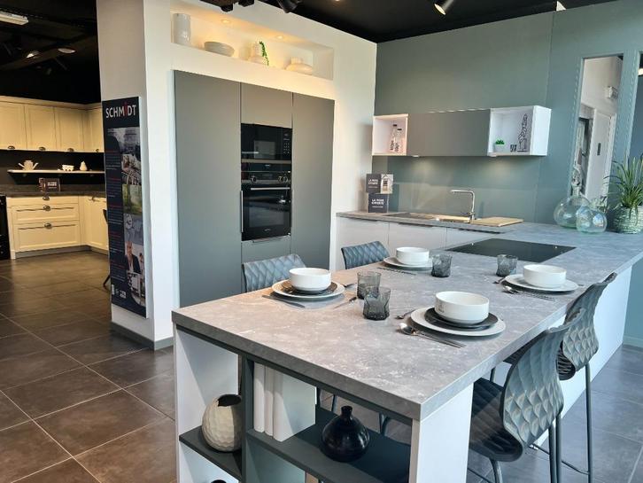 Nieuwe tentoonstellingskeuken van Schmidt, Huis en Inrichting, Keuken | Complete keukens, Nieuw, U-keuken, Overige kleuren, Hout