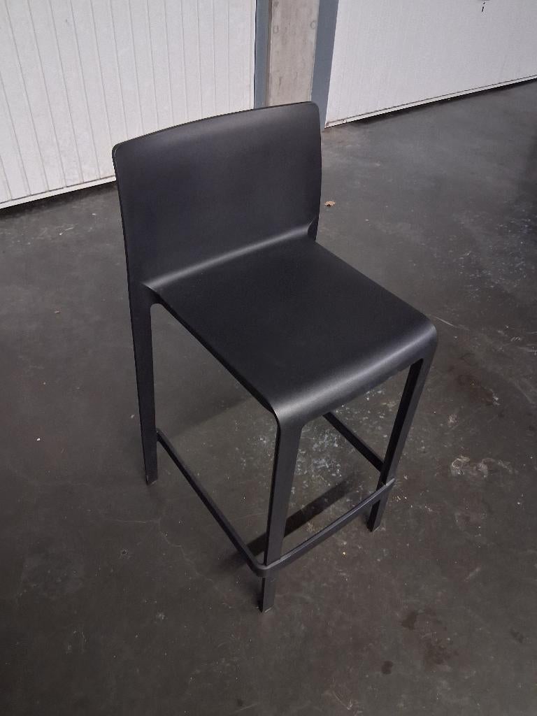Pedrali Volt 677 barstoel, Huis en Inrichting, Barkrukken, Zo goed als nieuw, 60 tot 90 cm, Kunststof, 1 kruk, Met voetsteun, Ophalen