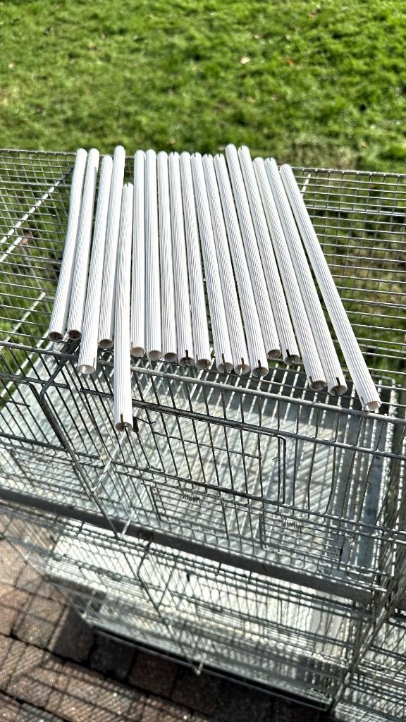 6 kweekkooien, 6 draadkooien, 4 plastiek bakken + 2X voliere, Dieren en Toebehoren, Vogels | Hokken en Kooien, Gebruikt, Broedkooi of Kweekkooi