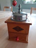 Houten koffiemolen, Ophalen