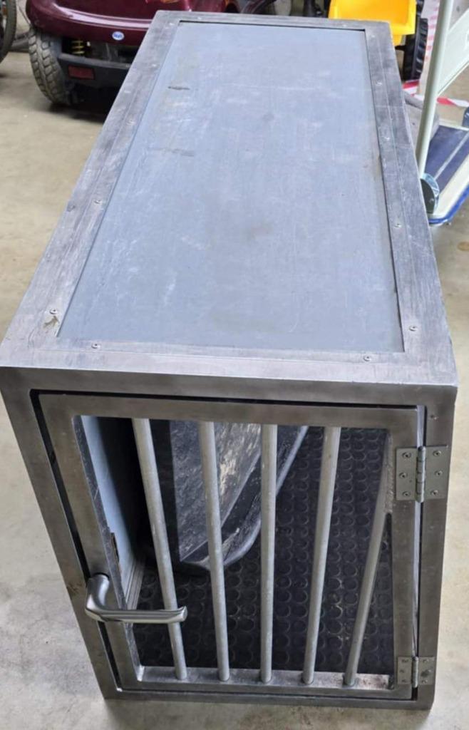 grote stevige hondenbench met doorkijkwand, Dieren en Toebehoren, Hondenbenches, Gebruikt, Ophalen