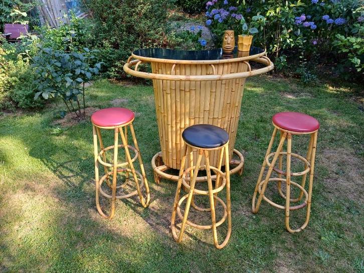 Vintage Tiki coctail bar bamboe met 3 krukken, Huis en Inrichting, Barren, Zo goed als nieuw, Ophalen