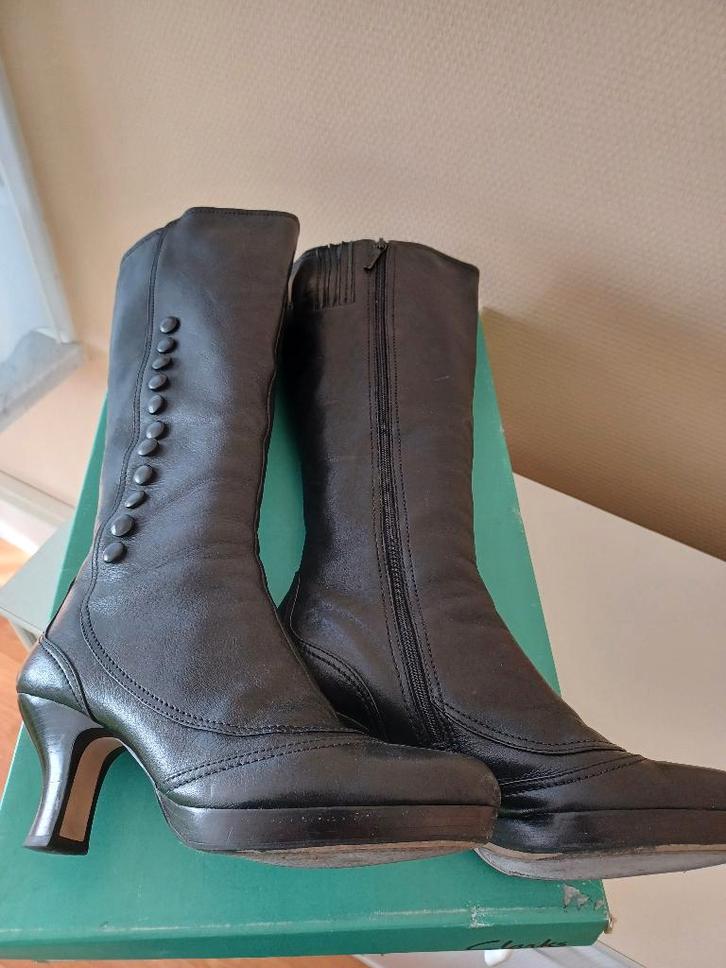 CLARKS - volledig lederen laarzen - maat 7 - als nieuw, Kleding | Dames, Schoenen, Zo goed als nieuw, Hoge laarzen, Zwart, Ophalen of Verzenden