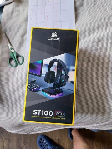 Een headset houder: Corsair ST100 RGB - Headset Stand  beschikbaar voor biedingen