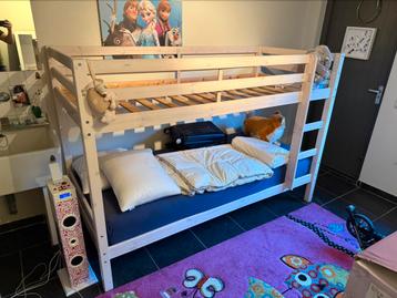 Stapelbed met 2 matrassen beschikbaar voor biedingen