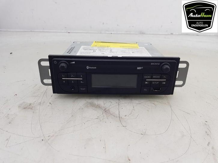 RADIO Renault Trafic (1FL / 2FL / 3FL / 4FL) (01-2014/-), Auto-onderdelen, Overige Auto-onderdelen, Renault, Gebruikt