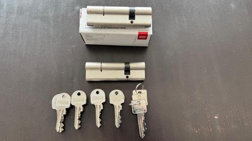 Sloten (2) Abus 100 mm, Doe-het-zelf en Bouw, Hang- en Sluitwerk, Zo goed als nieuw, Ophalen of Verzenden