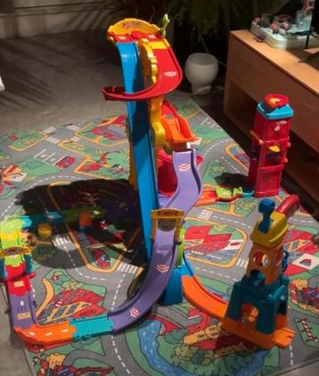 Vtech toet toet auto rijbaan /toren beschikbaar voor biedingen