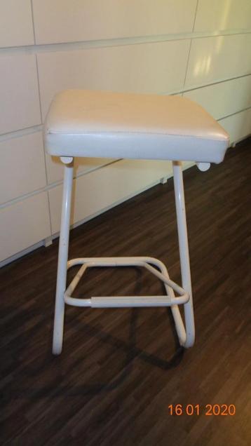 Hoge kruk: als nieuw beschikbaar voor biedingen