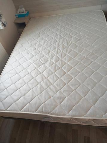 Matras als nieuw 190x137 cm dikte 18 cm
Wress-matras beschikbaar voor biedingen
