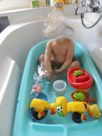 Turquoise kleurig badje voor baby en peuter beschikbaar voor biedingen