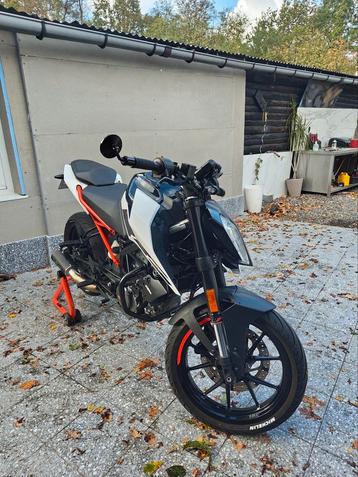 KTM Duke 125cc - 2020 - 3 uitlaten + paddockstand beschikbaar voor biedingen