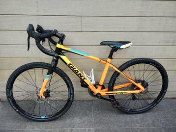 Cyclocross fiets Giant. 24 inch wielen. +/- 6 tot 8 jaar beschikbaar voor biedingen
