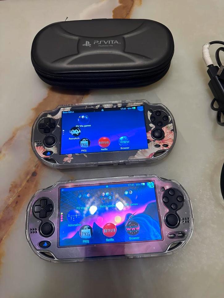 2 x PS vita Oled met 4 spellen. Modded., Consoles de jeu & Jeux vidéo, Consoles de jeu | Sony PlayStation Vita, Comme neuf, Enlèvement