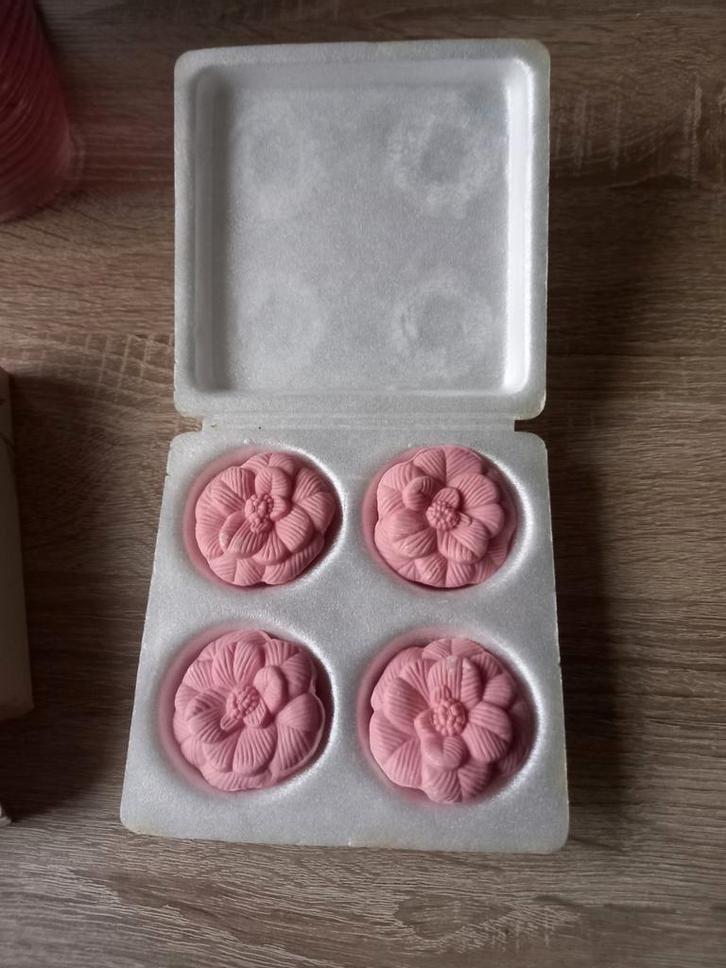 Vintage  4  Avon zeepjes       bath blossom, Verzamelen, Overige Verzamelen, Ophalen of Verzenden