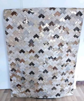 Tapijt 120 x 180 koeienhuid met goudeffect nieuw  beschikbaar voor biedingen