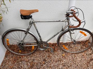 Vintage koersfiets beschikbaar voor biedingen
