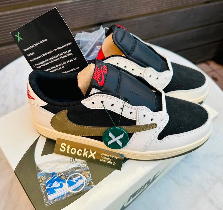 Jordan 1 Retro Low OG SP Travis Scott Olive, Kleding | Heren, Schoenen, Nieuw, Sneakers, Wit, Ophalen of Verzenden