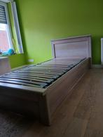 Eenpersoonsbed + matras, Huis en Inrichting, Slaapkamer | Complete slaapkamers, Ophalen