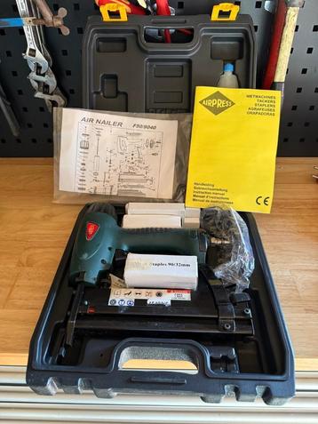Airpress tacker set beschikbaar voor biedingen