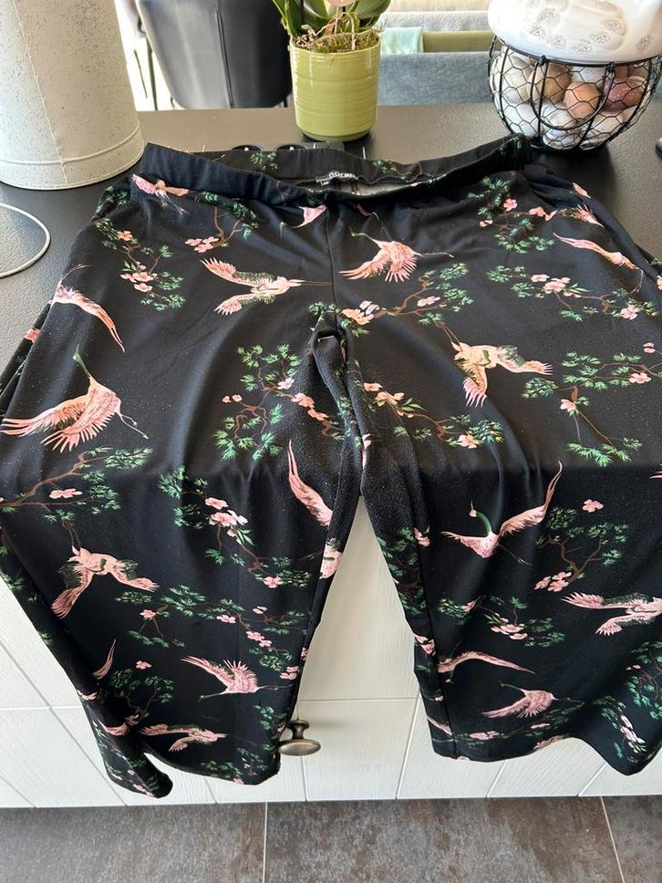 Mooie lange dames broek met print maat 46, Kleding | Dames, Broeken en Pantalons, Gedragen, Maat 46/48 (XL) of groter, Zwart, Lang