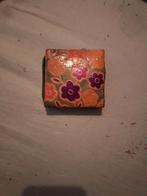 Vintage heel oud klein vierkantig portemonneetje met bloemen, Overige merken, Ophalen of Verzenden, Zo goed als nieuw, Leder
