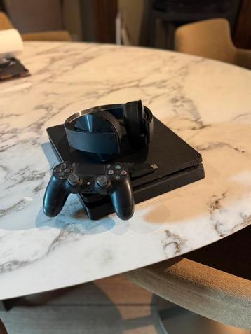 Ps4 + kabels + draadloze ps headset + controller  beschikbaar voor biedingen