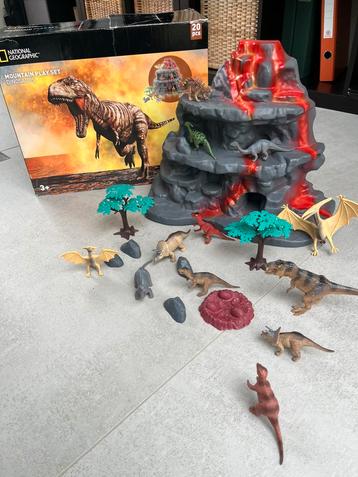 National Geographic - bergwand met dino’s beschikbaar voor biedingen