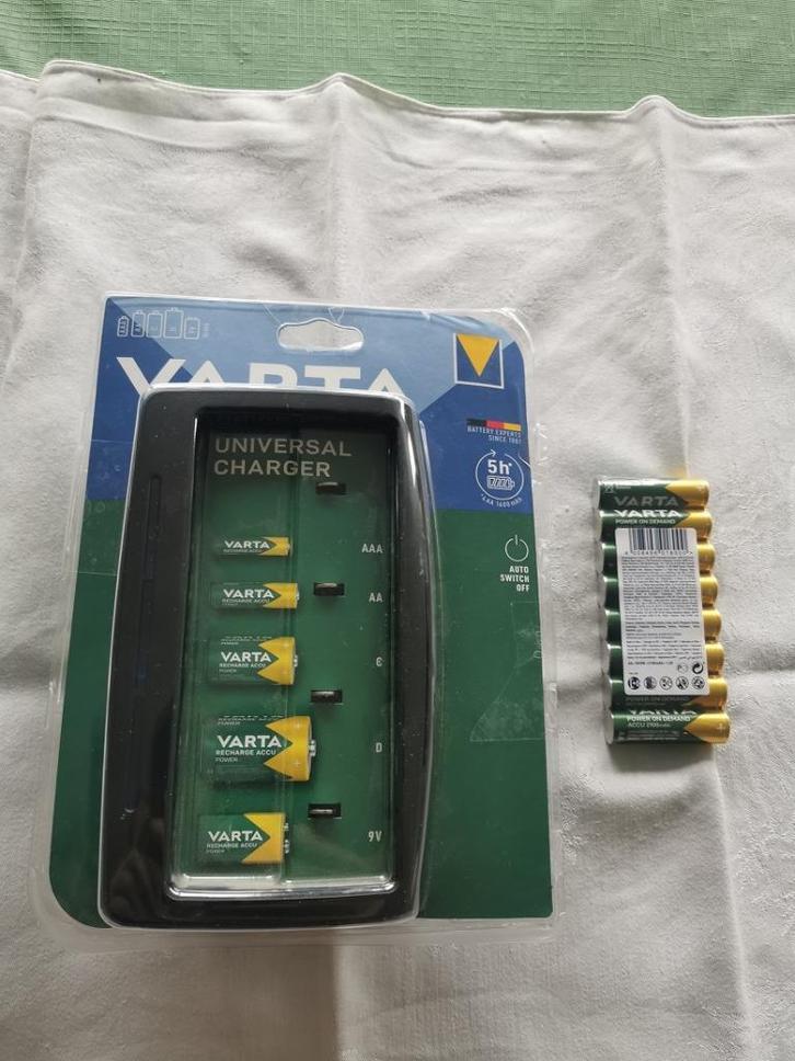 VARTA - Oplaadbare batterijen AA + lader, Audio, Tv en Foto, Accu's en Batterijen, Nieuw, Oplaadbaar, Ophalen of Verzenden