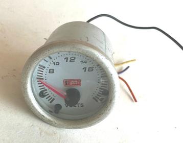 Voltmeter Autometers. beschikbaar voor biedingen
